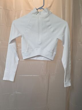 Women's White Zip-Front Cropped Long-Sleeve Top